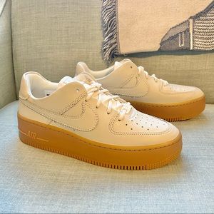 NIKE. WMNS 8. AF1. SAGE. LOW LX. IVORY GUM.